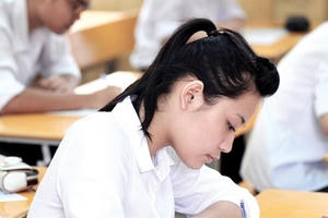 Bài thi tổ hợp 3 môn: Học sinh căng thẳng, không kịp trở tay