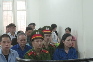 Nguyên cán bộ của Viện kiểm sát vào tù vì lừa "chạy án"