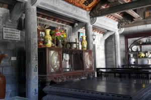 Tuyệt mỹ ngôi nhà làm bằng đá trăm tuổi nổi tiếng ở Ninh Vân