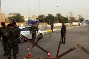 Tên lửa rơi xuống gần sứ quán Mỹ ở Iraq