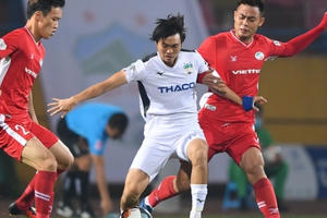 Những sự kiện dở khóc dở cười tại V-League 2020