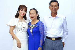 Ốc Thanh Vân khâm phục ý chí của người vợ lo toan mọi việc để chồng 70 tuổi yên tâm lấy bằng Thạc sĩ