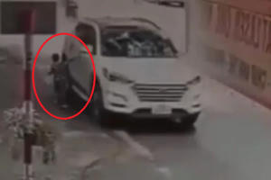 [Video]: Hoảng hồn cảnh người phụ nữ lái xế hộp tông con trai 4 tuổi tử vong
