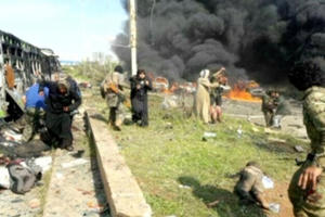 Đánh bom xe chở người sơ tán ở Syria, ít nhất 100 người thiệt mạng