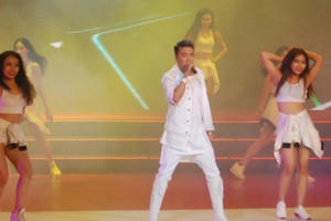 "Ông hoàng nhạc Việt" Đàm Vĩnh Hưng làm giám khảo cuộc thi sắc đẹp