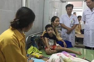 Vụ hơn 100 trẻ mầm non ở Đông Anh nghi ngộ độc thực phẩm:Thêm 3 cô giáo nhập viện