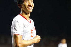 Không kịp về dự lễ mừng công, Văn Hậu phải bay thẳng sang Hà Lan thi đấu Không kịp về dự lễ mừng công, Văn Hậu phải bay thẳng sang Hà Lan thi đấu