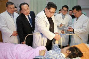 Ông Kim Jong-un tới Đại sứ quán Trung Quốc chia buồn