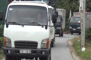 Xe trốn phí cao tốc Hà Nội - Bắc Giang hành người dân