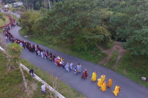 Hàng nghìn phật tử tham gia hành trình tâm linh “Con về bên Phật Hoàng”