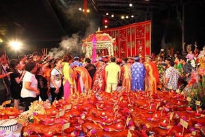 Tục giỗ Tổ nghề của nghệ sĩ - nên ngưỡng vọng nhưng đừng mê tín