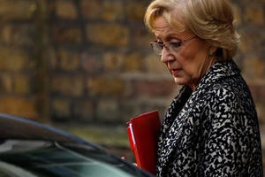 Lãnh đạo Hạ viện từ chức, đẩy Thủ tướng Anh "xuống vực thẳm"