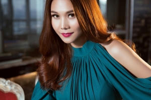 Thanh Hằng diện loạt váy đuôi cá lộng lẫy