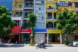 Hà Nội: Biển hiệu "đồng phục hàng loạt" trên phố Lê Trọng Tấn thất bại sau 2 năm Hà Nội: Biển hiệu "đồng phục hàng loạt" trên phố Lê Trọng Tấn thất bại sau 2 năm