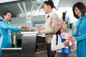Vietnam Airlines tặng vé máy bay cho trẻ em và học sinh giỏi
