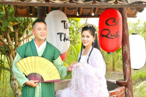 Em trai Quyền Linh chụp ảnh cổ trang kỷ niệm 8 năm ngày cưới