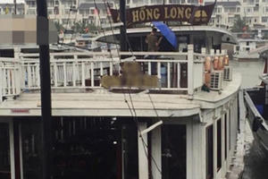 Đình chỉ hoạt động 30 ngày đối với tàu du lịch "chặt chém" du khách trên Vịnh Hạ Long