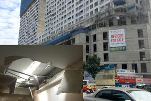 Hà Nội: Dự án The Golden Palm thi công ẩu, hai thanh sắt xuyên thủng mái nhà dân