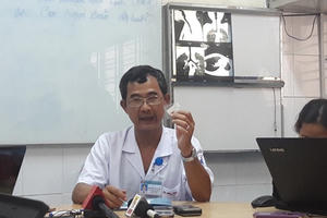 Kèn chui vào cổ 6 tháng, đến lúc ho kêu te te mới biết