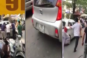 Hà Nội: Vi phạm giao thông, đâm thẳng xe vào CSGT bỏ chạy