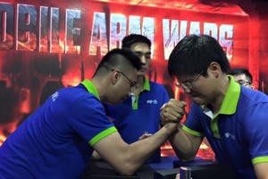 Đòi bồi thường hơn 1 tỷ đồng sau "kèo vật tay" Đòi bồi thường hơn 1 tỷ đồng sau "kèo vật tay"