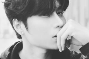 Nam thần Hồng Kông Trịnh Khôi Vĩ tiếp tục đốn tim fan với vẻ trầm tư