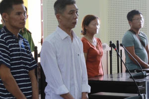 Rủ nhau góp tiền mua 1 kg ma túy đá, cả hai cùng lĩnh 18 năm tù