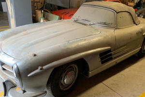 Mercedes-Benz 300 SL bỏ xó 40 năm bán hơn 23 tỷ đồng