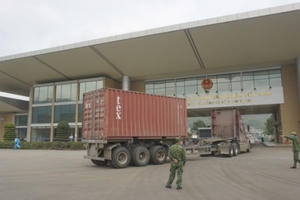 Dẹp bỏ nạn “cò mồi” thu tiền triệu xếp chỗ ở cửa khẩu Lào Cai