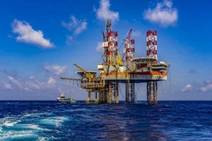 Cam go chuyện dò tìm “vàng đen” trên biển… Cam go chuyện dò tìm “vàng đen” trên biển…