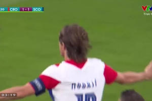 [Video]: Tuyệt phẩm "Trivela" của Luka Modric vào lưới Scotland
