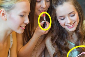 Cảnh báo dễ lây bệnh… tình dục vì thử son môi Cảnh báo dễ lây bệnh… tình dục vì thử son môi