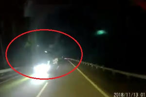 Clip "hoảng hồn" với pha đi ngược chiều của xe tải trên đường cao tốc Hà Nội - Lào Cai