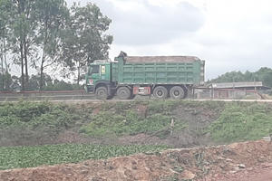 Doanh nghiệp chở đất vào lò gạch tại huyện Yên Dũng: Tỉnh Bắc Giang giao Sở TN&MT kiểm tra gấp