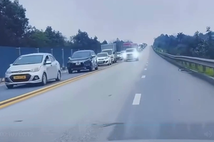 Xử phạt nữ tài xế đi ngược chiều, nháy đèn "dẹp đường" trên cao tốc