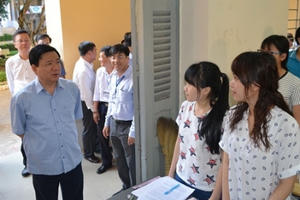 Bí thư Đinh La Thăng: Chú trọng nâng cao thu nhập giảng viên Bí thư Đinh La Thăng: Chú trọng nâng cao thu nhập giảng viên