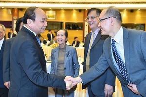 Thủ tướng lắng nghe chuyên gia hiến kế xây dựng chính sách Thủ tướng lắng nghe chuyên gia hiến kế xây dựng chính sách