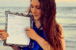 Cô gái khiến mọi người ‘choáng’ vì kết hôn với tấm bằng tiến sĩ