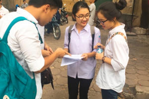 Đề Toán khó nhằn, thí sinh phải nỗ lực đến phút cuối