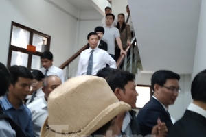 Cấm mang điện thoại vào phòng xử luật sư Trần Vũ Hải