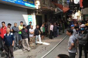 Hà Nội: Xe chở gas phát nổ, cả khu phố náo loạn
