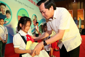 Điểm báo ngày 1/6/2017: Trẻ em được bảo vệ toàn diện