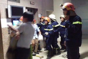 Thang máy ở TP HCM bị mắc kẹt, 21 người hoảng loạn cầu cứu