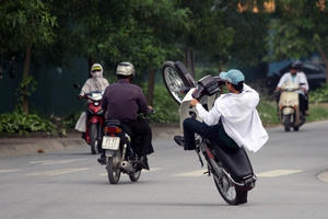Bắt giữ nhóm thanh niên "choai" tụ tập lạng lách, đánh võng, bốc đầu xe Bắt giữ nhóm thanh niên "choai" tụ tập lạng lách, đánh võng, bốc đầu xe