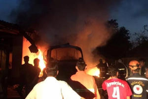 Nghệ An: Xe khách bốc cháy kinh hoàng, 5 người thương vong