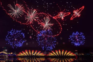 Pháo hoa máy tính DIFF 2017- ngoạn mục không kém trên sân khấu