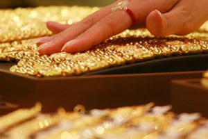 Giá vàng hôm nay 17/10: Tiếp tục đà tăng mạnh