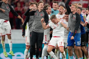 Đan Mạch - Xứ Wales: Giấc mộng đêm Hè