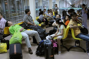 Slide - Điểm tin thị trường: Trong tháng 4, tỷ lệ chậm - hủy chuyến bay là gần 15,9%