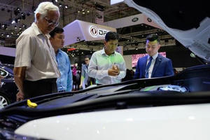 Người Việt "móc hầu bao" 11,7 tỷ USD mua nửa triệu ô tô ngoại